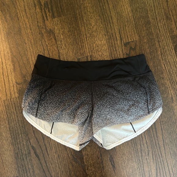 Lululemon shorts size 4 - Picture 1 of 3
